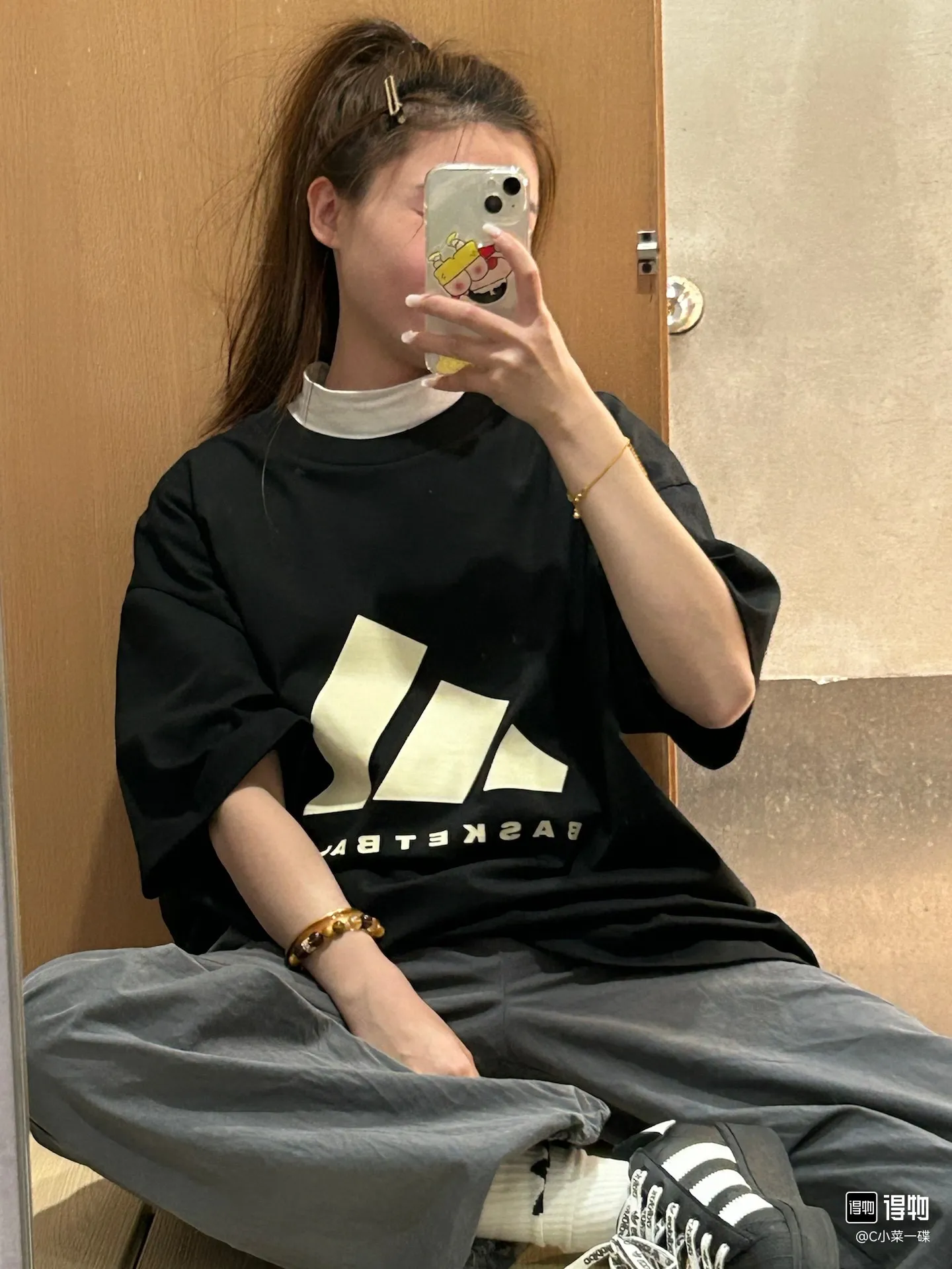 ：KK 10 Originals × T Same Style ： 1.320g ，100% ， ， ， 。 2. ， ， ， ， ！ 3. ， ， ， 。 4. ， Breathable ， Quality 。 ： ， 。 “Daily Log : Relarda” ，“goodday Hows your weather?” ， 。 ， ， 。 ：Black、White Size ：S-XL